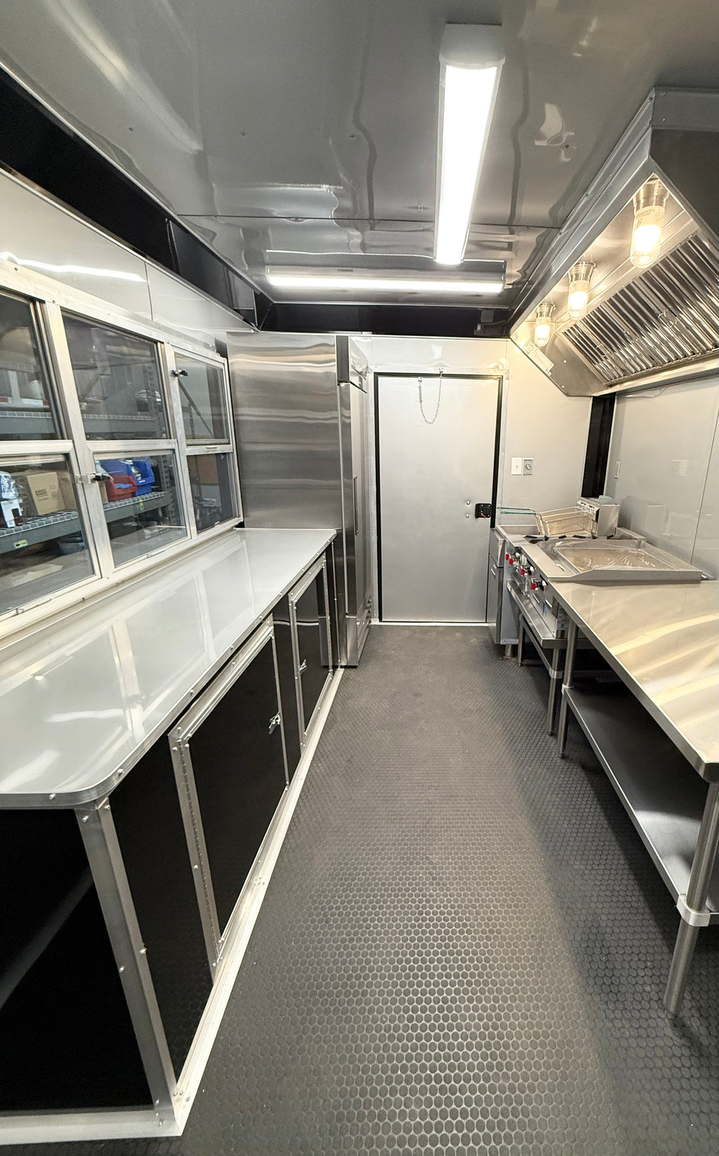 14" Charcoal Blackout Kitchen Trailer